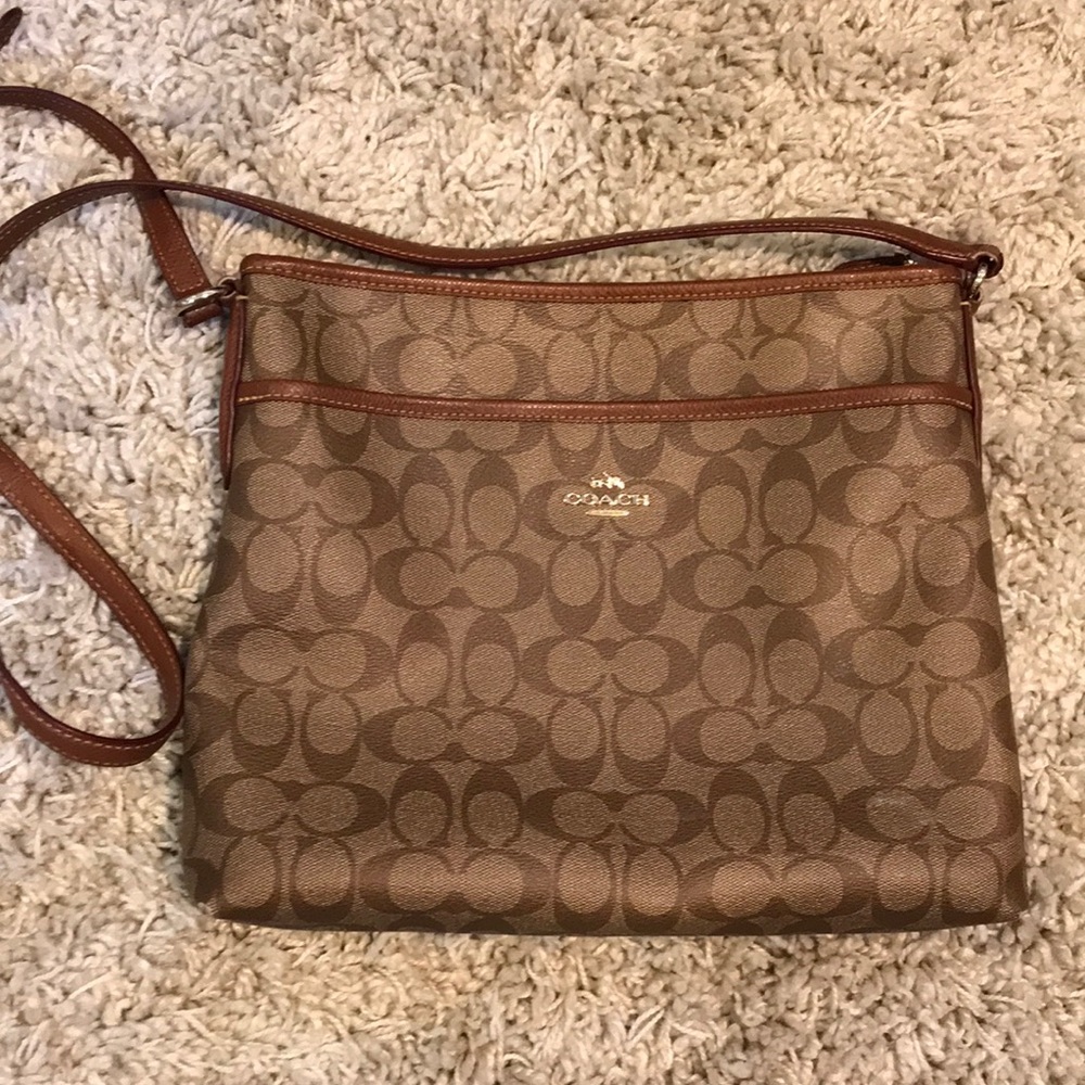 Coach Signature Zip-Top Messenger Bag